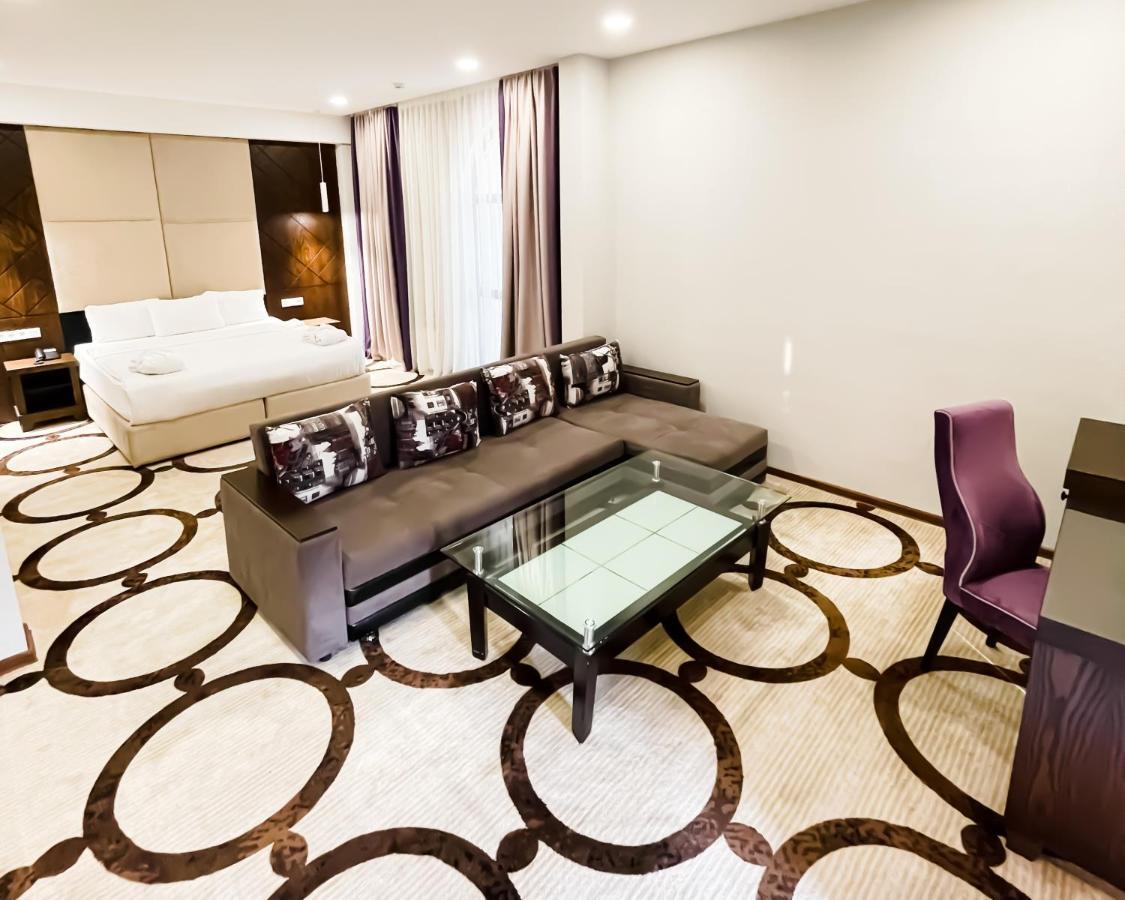 East Palace Hotel 阿拉木图 外观 照片